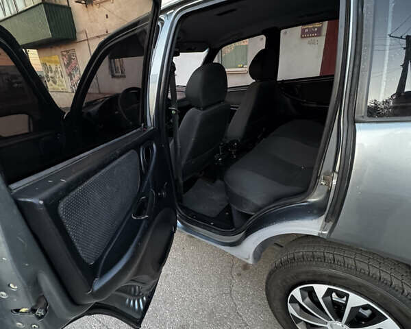 Сірий Шевроле Нива, об'ємом двигуна 1.7 л та пробігом 137 тис. км за 2700 $, фото 14 на Automoto.ua