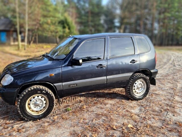 Серый Шевроле Нива, объемом двигателя 0 л и пробегом 148 тыс. км за 3800 $, фото 1 на Automoto.ua