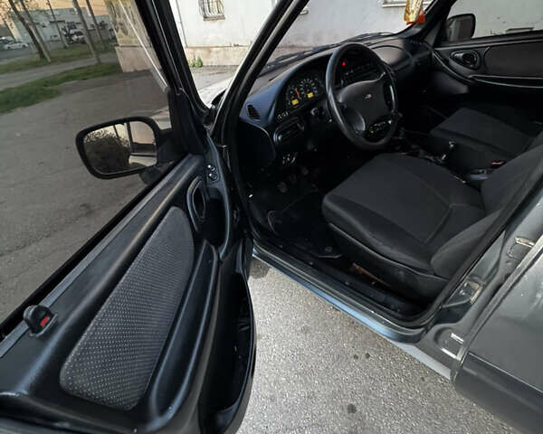 Сірий Шевроле Нива, об'ємом двигуна 1.7 л та пробігом 137 тис. км за 2700 $, фото 13 на Automoto.ua