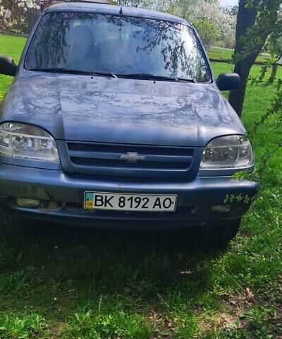 Сірий Шевроле Нива, об'ємом двигуна 1.69 л та пробігом 400 тис. км за 3200 $, фото 1 на Automoto.ua
