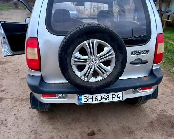 Серый Шевроле Нива, объемом двигателя 1.7 л и пробегом 220 тыс. км за 3500 $, фото 1 на Automoto.ua