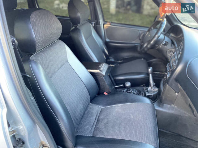 Серый Шевроле Нива, объемом двигателя 1.69 л и пробегом 270 тыс. км за 3350 $, фото 10 на Automoto.ua