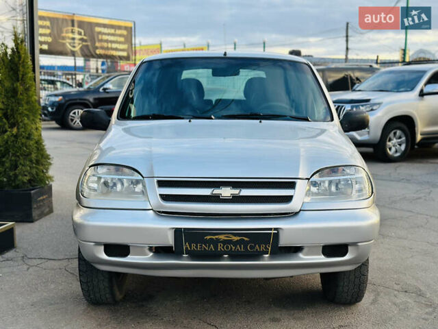 Сірий Шевроле Нива, об'ємом двигуна 1.7 л та пробігом 410 тис. км за 3850 $, фото 6 на Automoto.ua
