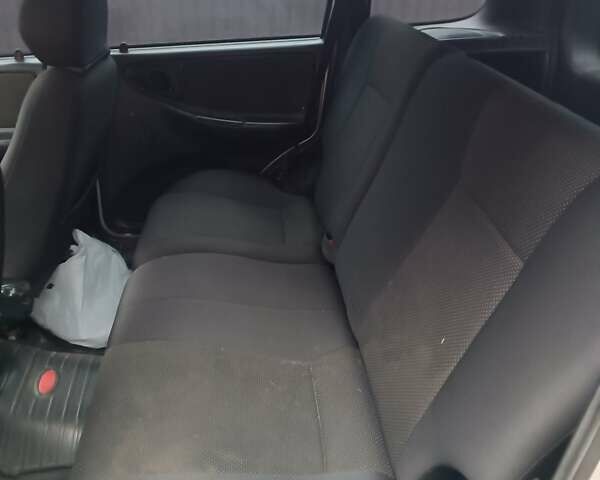 Серый Шевроле Нива, объемом двигателя 1.7 л и пробегом 193 тыс. км за 3000 $, фото 8 на Automoto.ua