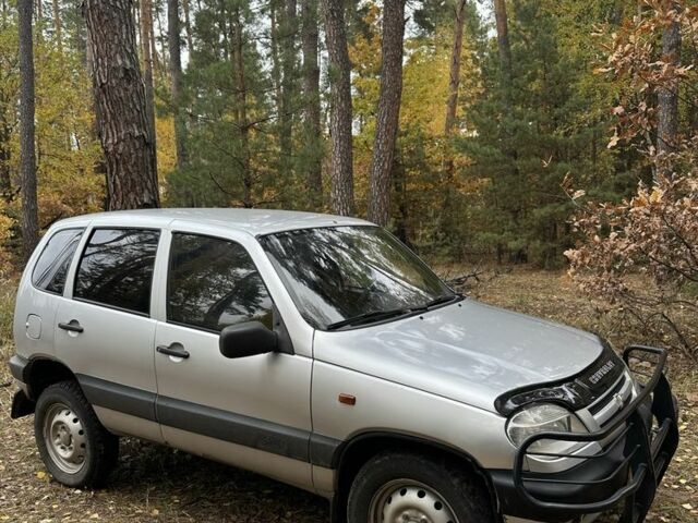 Шевроле Нива 2008 у Золотоноше на Automoto.ua Сірий Шевроле Нива, об'ємом двигуна 1.7 л та пробігом 260 тис. км за 2899 $, фото 1 на Automoto.ua