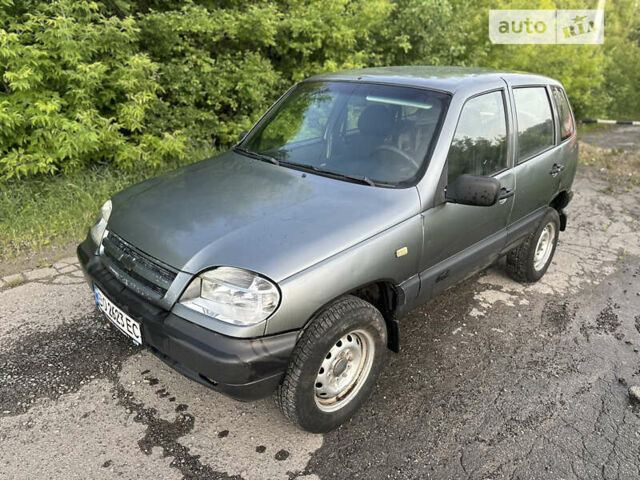 Серый Шевроле Нива, объемом двигателя 1.69 л и пробегом 195 тыс. км за 2400 $, фото 2 на Automoto.ua