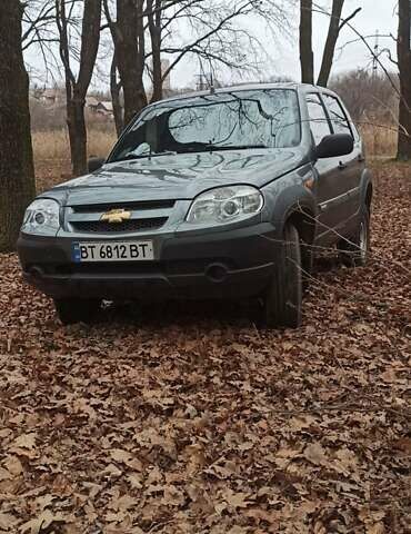 Сірий Шевроле Нива, об'ємом двигуна 1.69 л та пробігом 145 тис. км за 4500 $, фото 7 на Automoto.ua