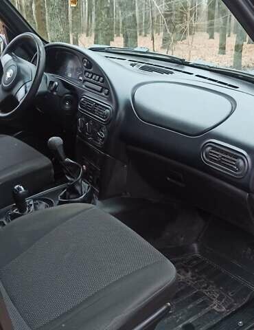 Сірий Шевроле Нива, об'ємом двигуна 1.69 л та пробігом 145 тис. км за 4500 $, фото 6 на Automoto.ua