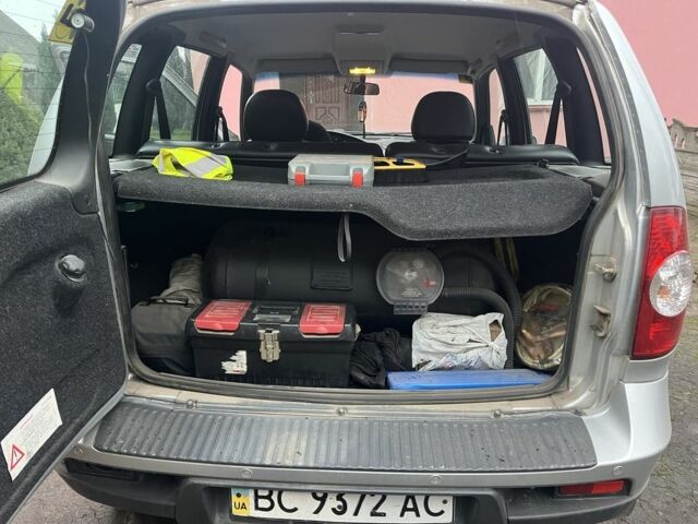 Сірий Шевроле Нива, об'ємом двигуна 1.7 л та пробігом 130 тис. км за 5299 $, фото 6 на Automoto.ua