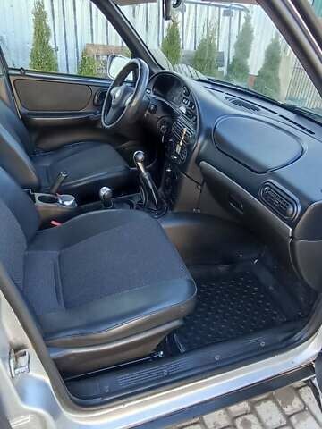 Серый Шевроле Нива, объемом двигателя 1.69 л и пробегом 140 тыс. км за 5500 $, фото 8 на Automoto.ua