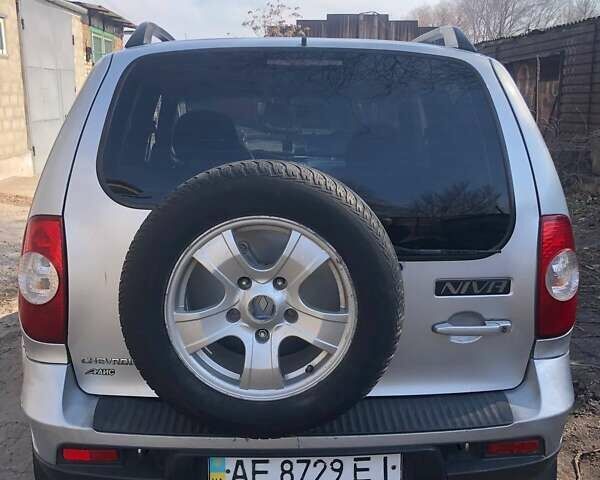 Серый Шевроле Нива, объемом двигателя 1.7 л и пробегом 250 тыс. км за 4500 $, фото 3 на Automoto.ua