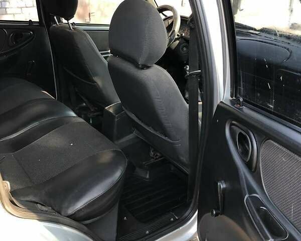 Серый Шевроле Нива, объемом двигателя 1.7 л и пробегом 250 тыс. км за 4500 $, фото 8 на Automoto.ua