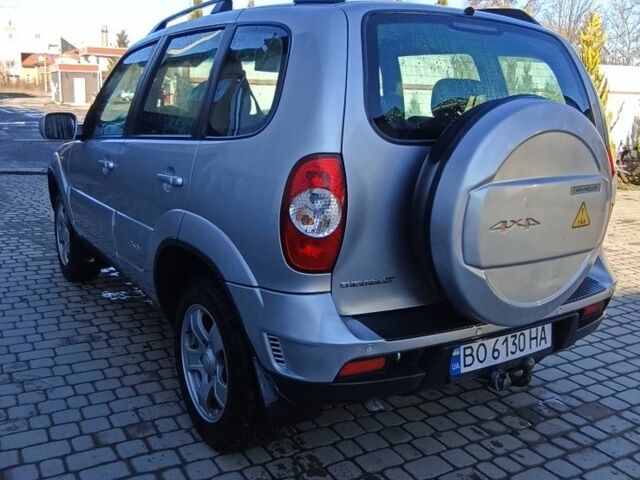 Серый Шевроле Нива, объемом двигателя 1.7 л и пробегом 140 тыс. км за 5500 $, фото 4 на Automoto.ua