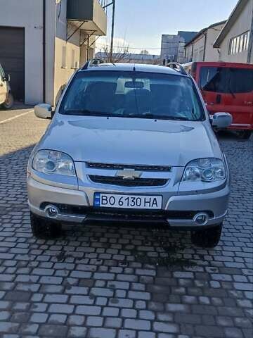 Серый Шевроле Нива, объемом двигателя 1.69 л и пробегом 140 тыс. км за 5500 $, фото 5 на Automoto.ua