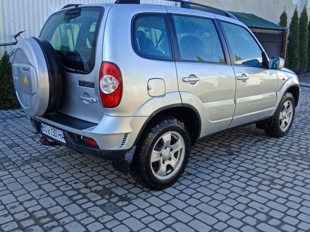 Серый Шевроле Нива, объемом двигателя 1.7 л и пробегом 140 тыс. км за 5500 $, фото 3 на Automoto.ua