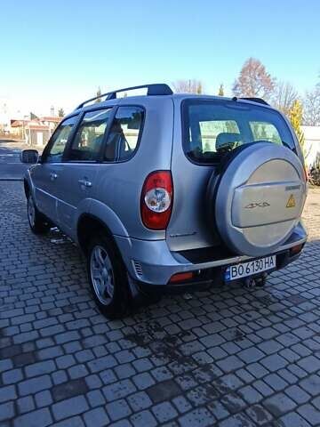 Серый Шевроле Нива, объемом двигателя 1.69 л и пробегом 140 тыс. км за 5500 $, фото 3 на Automoto.ua