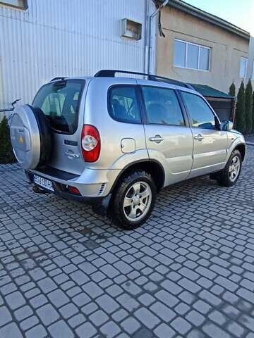 Серый Шевроле Нива, объемом двигателя 1.69 л и пробегом 140 тыс. км за 5500 $, фото 2 на Automoto.ua