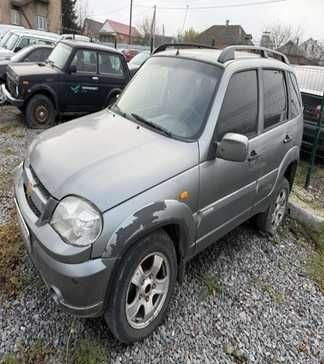 Серый Шевроле Нива, объемом двигателя 1.7 л и пробегом 451 тыс. км за 2012 $, фото 1 на Automoto.ua