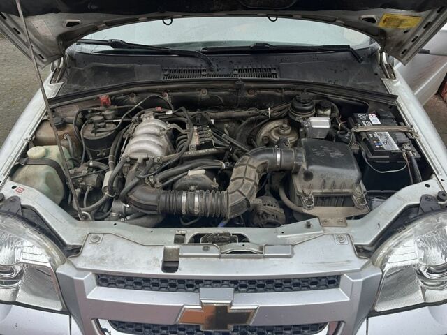 Сірий Шевроле Нива, об'ємом двигуна 1.7 л та пробігом 130 тис. км за 5299 $, фото 5 на Automoto.ua