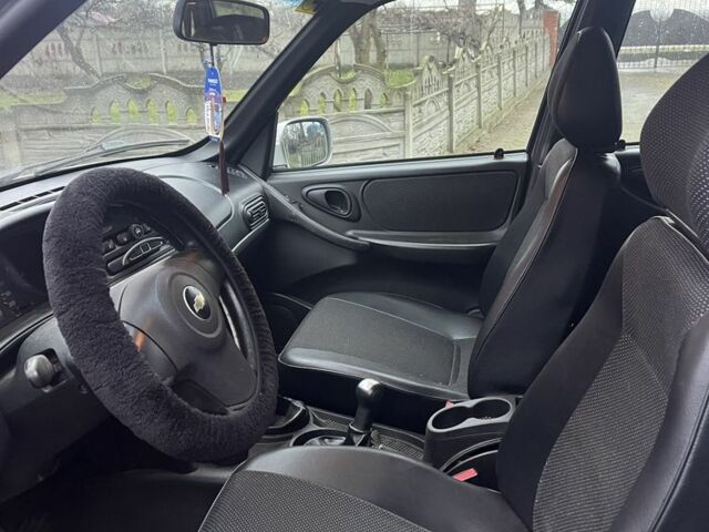 Сірий Шевроле Нива, об'ємом двигуна 1.7 л та пробігом 130 тис. км за 5299 $, фото 3 на Automoto.ua