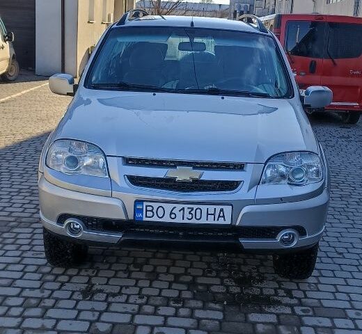 Серый Шевроле Нива, объемом двигателя 1.7 л и пробегом 140 тыс. км за 5500 $, фото 1 на Automoto.ua