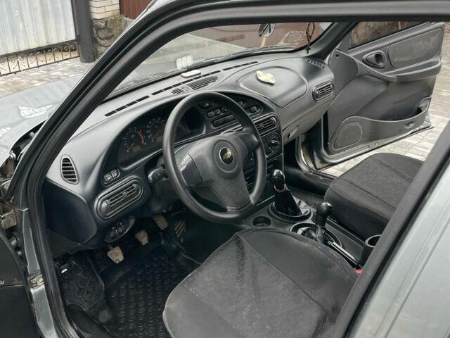 Серый Шевроле Нива, объемом двигателя 1.7 л и пробегом 137 тыс. км за 5500 $, фото 7 на Automoto.ua