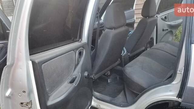 Серый Шевроле Нива, объемом двигателя 1.69 л и пробегом 155 тыс. км за 5200 $, фото 11 на Automoto.ua
