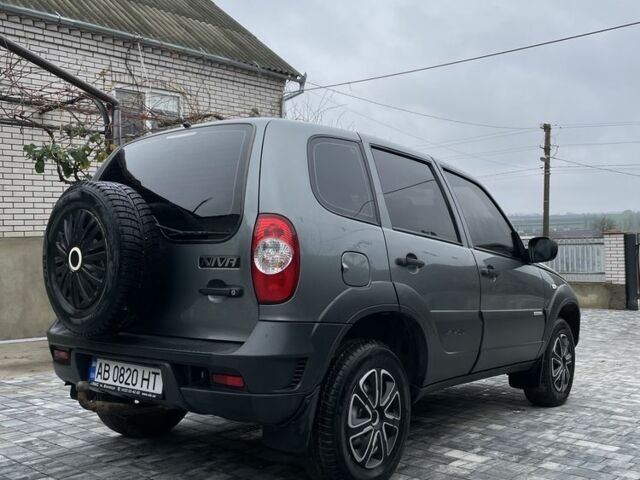 Серый Шевроле Нива, объемом двигателя 1.7 л и пробегом 137 тыс. км за 5500 $, фото 2 на Automoto.ua