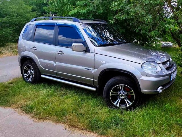 Сірий Шевроле Нива, об'ємом двигуна 1.7 л та пробігом 80 тис. км за 5800 $, фото 6 на Automoto.ua