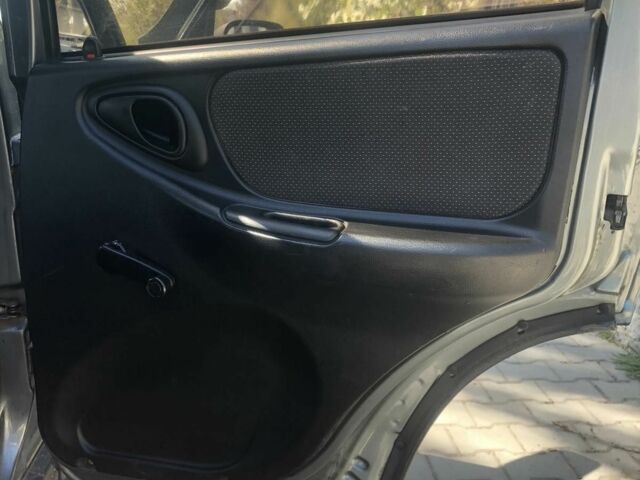 Сірий Шевроле Нива, об'ємом двигуна 1.7 л та пробігом 75 тис. км за 5700 $, фото 1 на Automoto.ua