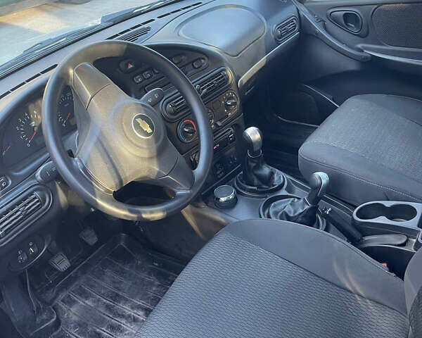 Серый Шевроле Нива, объемом двигателя 0 л и пробегом 59 тыс. км за 6500 $, фото 1 на Automoto.ua