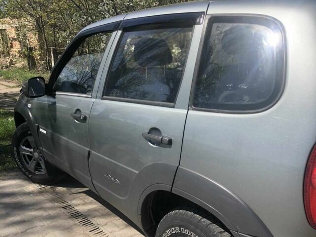 Сірий Шевроле Нива, об'ємом двигуна 1.7 л та пробігом 75 тис. км за 5700 $, фото 7 на Automoto.ua