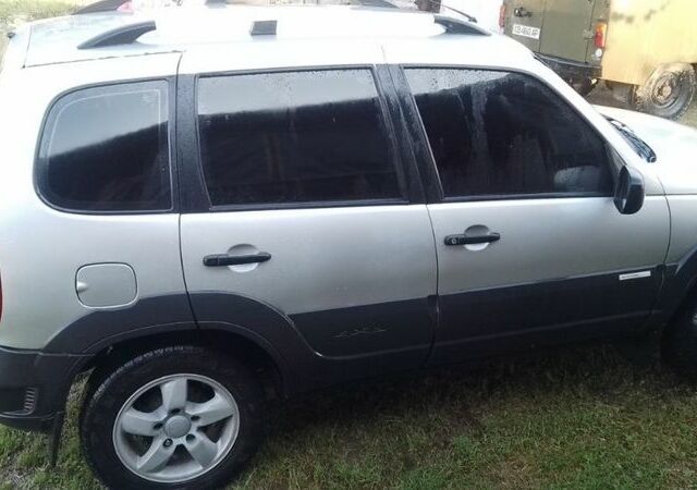 Серый Шевроле Нива, объемом двигателя 1.7 л и пробегом 155 тыс. км за 5200 $, фото 3 на Automoto.ua