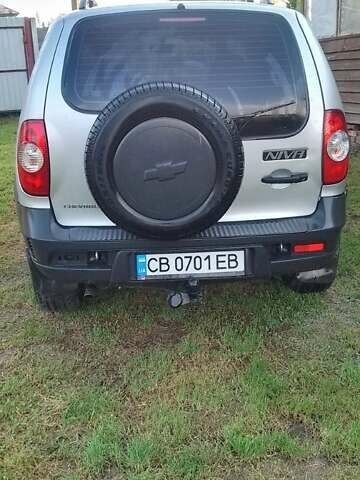 Серый Шевроле Нива, объемом двигателя 1.69 л и пробегом 155 тыс. км за 5200 $, фото 4 на Automoto.ua