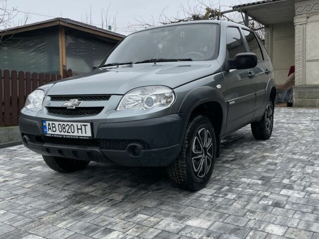 Серый Шевроле Нива, объемом двигателя 1.7 л и пробегом 137 тыс. км за 5500 $, фото 1 на Automoto.ua