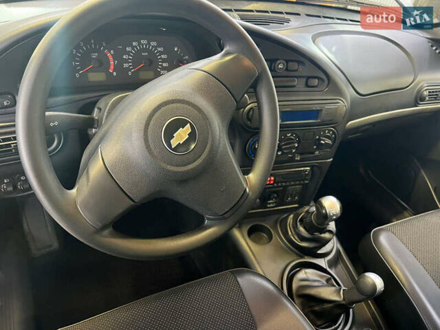 Сірий Шевроле Нива, об'ємом двигуна 1.69 л та пробігом 78 тис. км за 7500 $, фото 6 на Automoto.ua