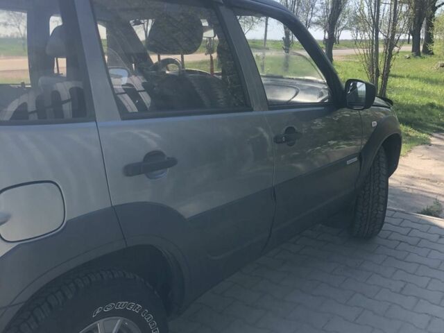 Сірий Шевроле Нива, об'ємом двигуна 1.7 л та пробігом 75 тис. км за 5700 $, фото 6 на Automoto.ua