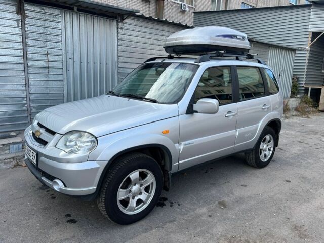 Сірий Шевроле Нива, об'ємом двигуна 1.69 л та пробігом 68 тис. км за 7700 $, фото 1 на Automoto.ua