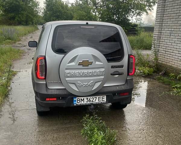 Серый Шевроле Нива, объемом двигателя 1.69 л и пробегом 65 тыс. км за 6500 $, фото 5 на Automoto.ua