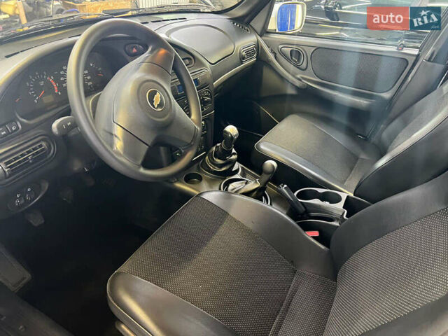 Сірий Шевроле Нива, об'ємом двигуна 1.69 л та пробігом 78 тис. км за 7500 $, фото 5 на Automoto.ua