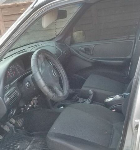 Серый Шевроле Нива, объемом двигателя 1.7 л и пробегом 155 тыс. км за 5200 $, фото 5 на Automoto.ua