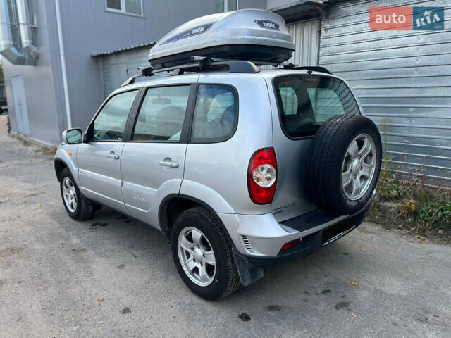 Сірий Шевроле Нива, об'ємом двигуна 1.69 л та пробігом 78 тис. км за 7500 $, фото 2 на Automoto.ua