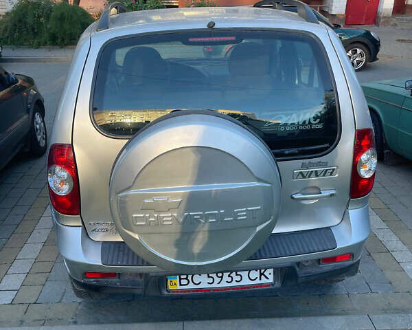 Серый Шевроле Нива, объемом двигателя 0 л и пробегом 59 тыс. км за 6500 $, фото 3 на Automoto.ua