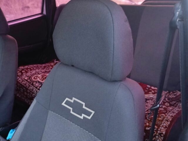 Серый Шевроле Нива, объемом двигателя 1.7 л и пробегом 500 тыс. км за 3500 $, фото 8 на Automoto.ua