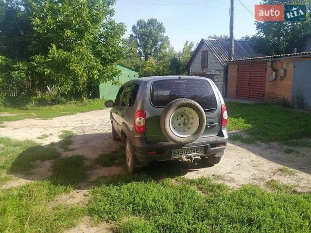 Сірий Шевроле Нива, об'ємом двигуна 1.7 л та пробігом 220 тис. км за 4500 $, фото 2 на Automoto.ua