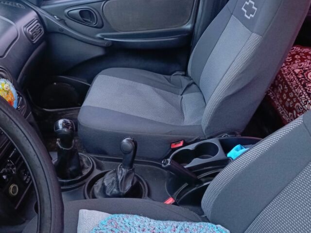 Серый Шевроле Нива, объемом двигателя 1.7 л и пробегом 500 тыс. км за 3500 $, фото 9 на Automoto.ua