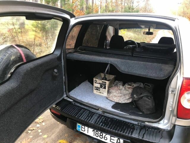 Сірий Шевроле Нива, об'ємом двигуна 1.7 л та пробігом 272 тис. км за 5000 $, фото 12 на Automoto.ua