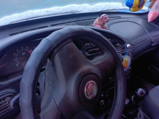 Серый Шевроле Нива, объемом двигателя 1.7 л и пробегом 500 тыс. км за 3500 $, фото 10 на Automoto.ua