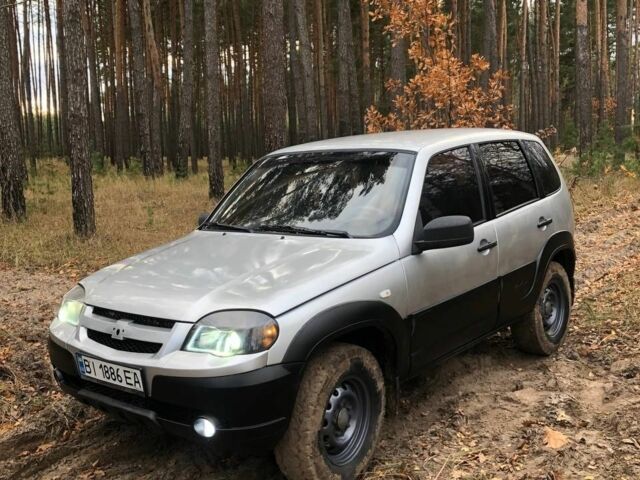 Сірий Шевроле Нива, об'ємом двигуна 1.7 л та пробігом 272 тис. км за 5000 $, фото 19 на Automoto.ua