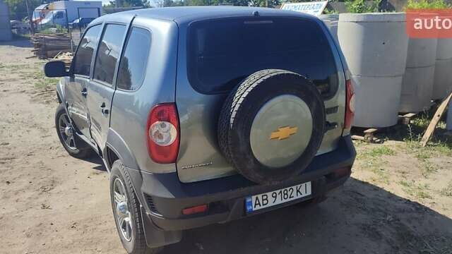 Серый Шевроле Нива, объемом двигателя 1.69 л и пробегом 50 тыс. км за 3900 $, фото 25 на Automoto.ua